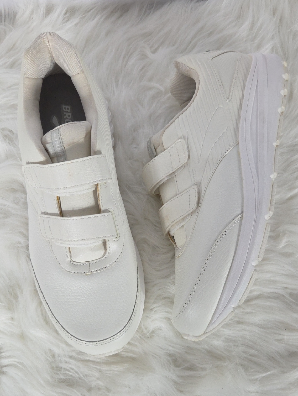 Brooks White Leather Addiction Walker Vstrap 2 Sneakers